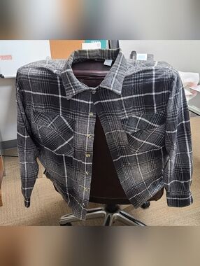 Men's Black & Gray Plaid Casual Button-Down Shirt